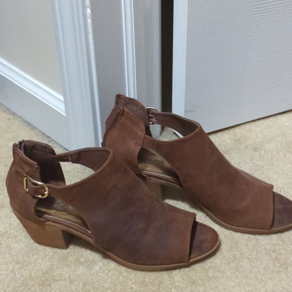 Carlos Santana suede cutout booties - Picture 1 of 5